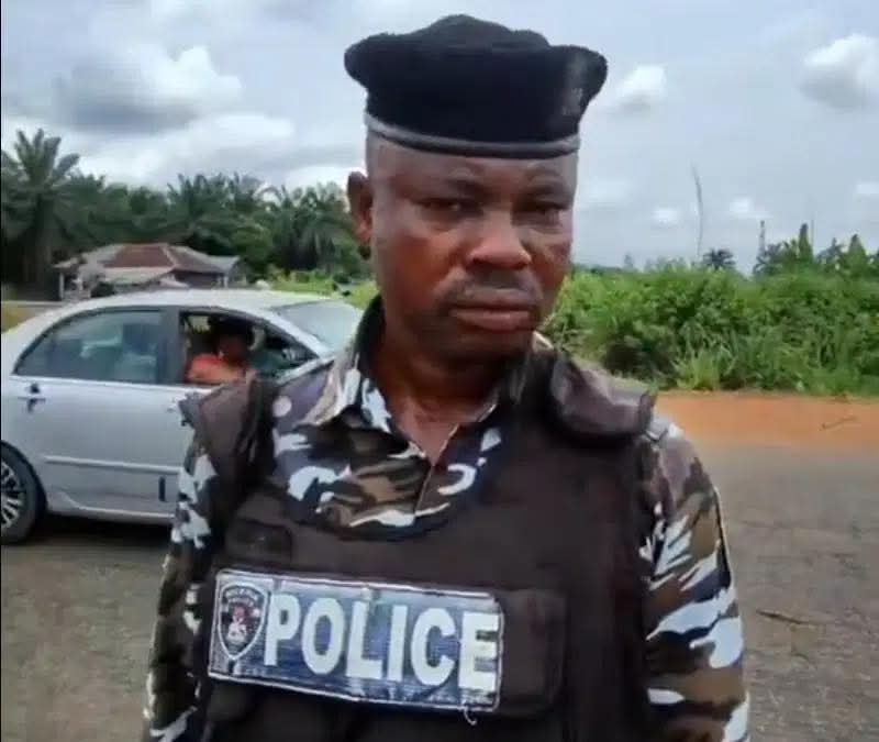 Outcry as Officer Demands ₦5,000 or Fuel From Drivers Despite ECMR Suspension