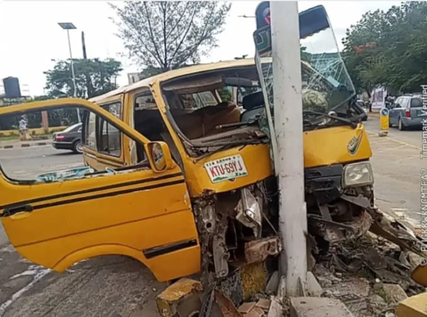 Couple, Two Others Hurt as Drunken Danfo Driver Slams into Streetlight
