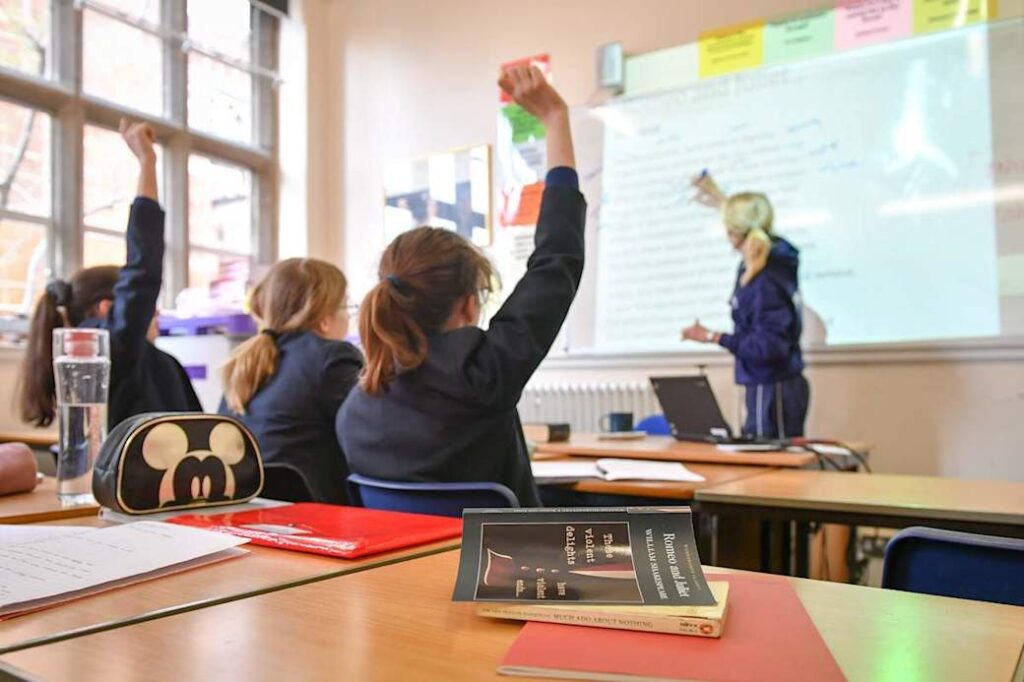 4% Pay Rise Approved for England's Teachers and Doctors