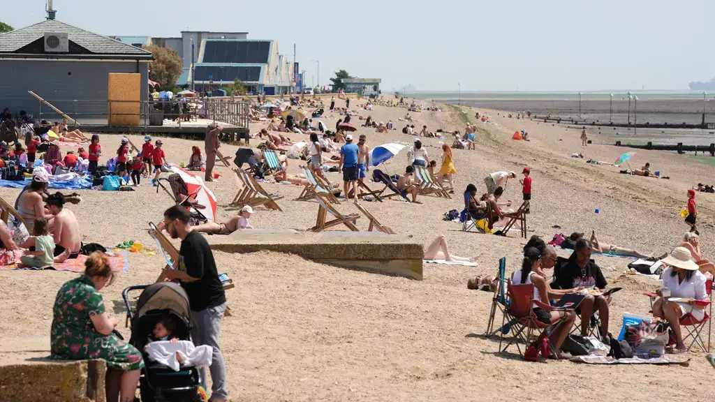 Hottest Day of the Year Prompts Amber Heat Alert Across England