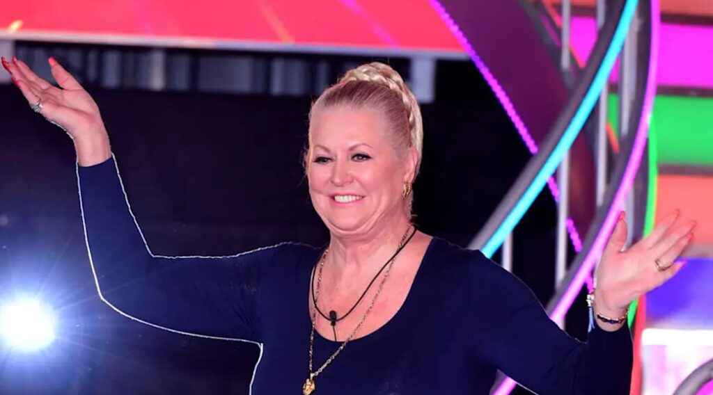 Aggie MacKenzie Honors Late Co-Star Kim Woodburn