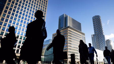 UK Jobless Rate Climbs to 4.7% as Wage Growth Slows to 5%