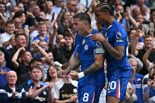 Chelsea Celebrate Hard-Fought Win Over Fulham in West London Showdown